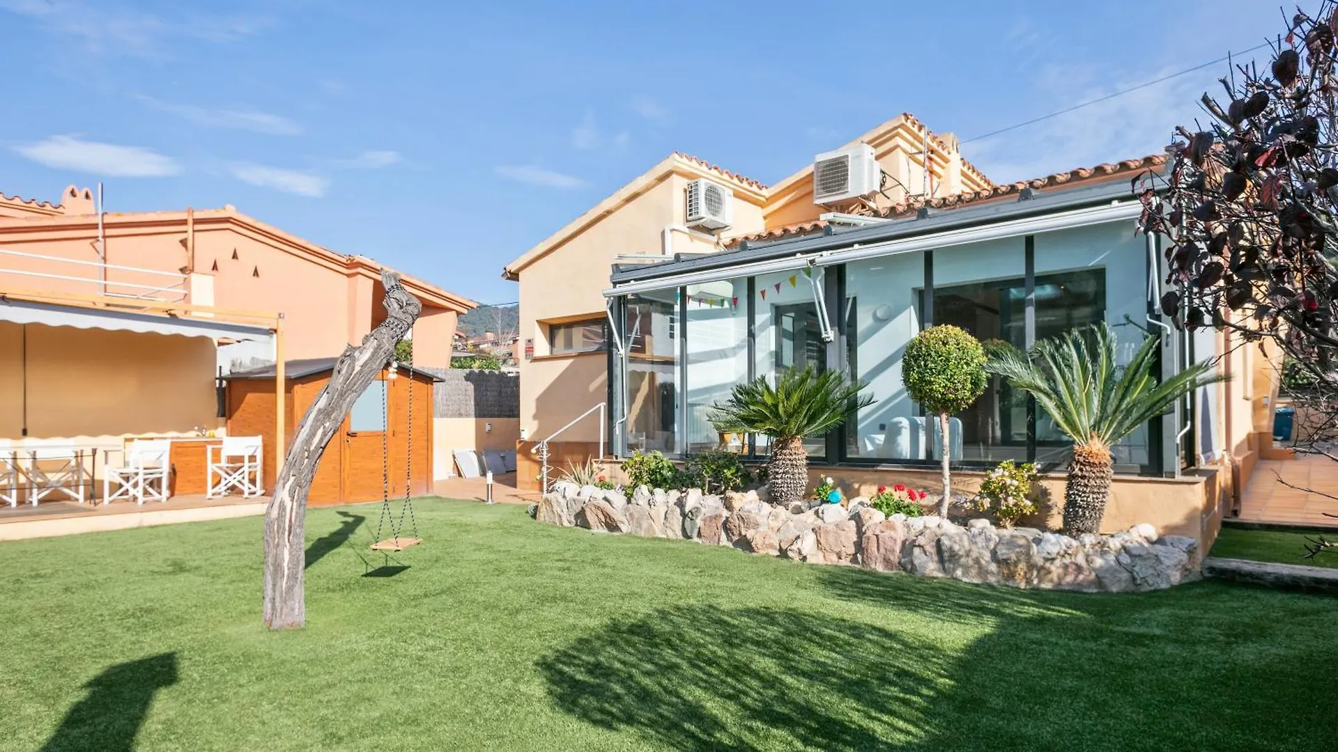 Contacts de Preciosa Casa En El Maresme Con Jardin
